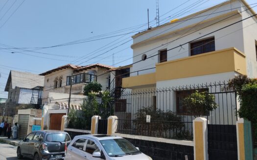 Casa como Terreno en ocasión Av. Parra