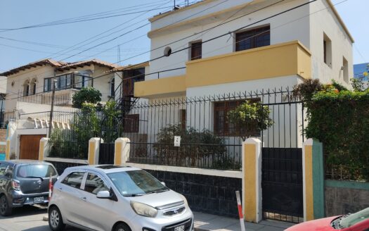 Casa como Terreno en ocasión Av. Parra