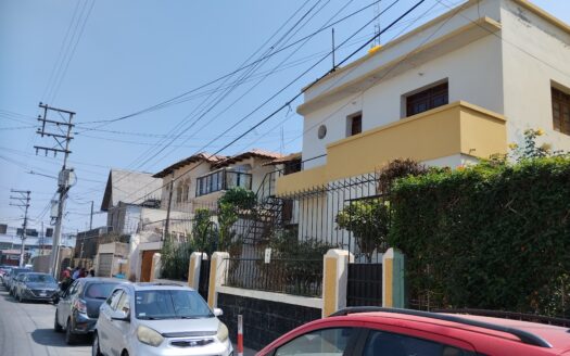 Casa como Terreno en ocasión Av. Parra